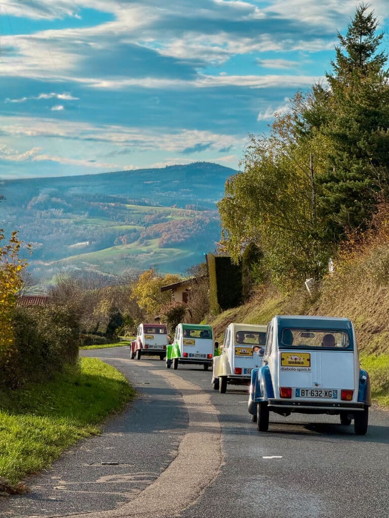 Rallye en 2CV dans le beaujolais